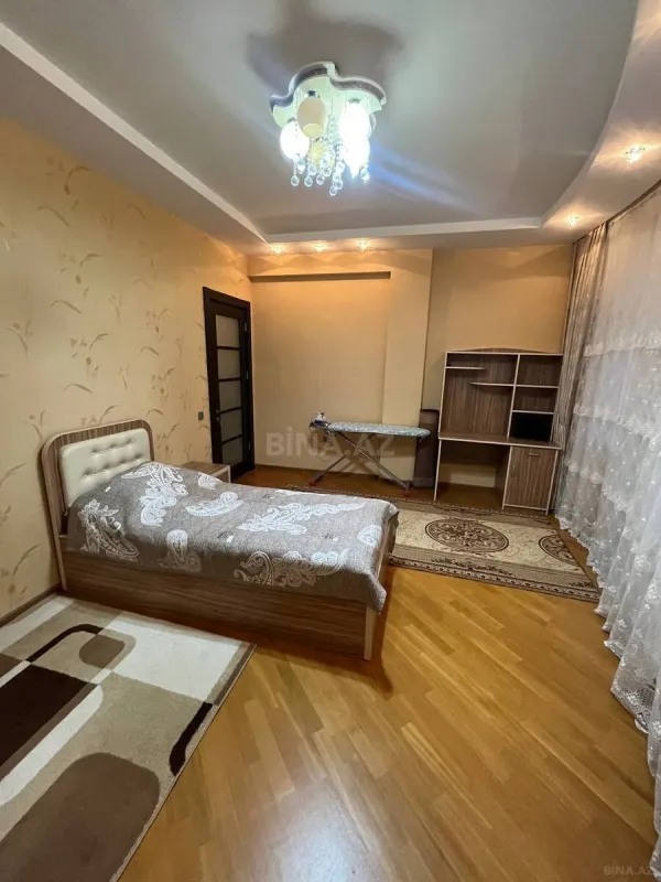 Kirayə verilir 4 otaqlı mənzil 150 m²
