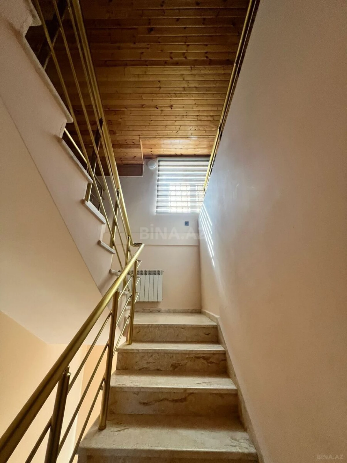 Satılır 7 otaqlı həyət evi 300 m²