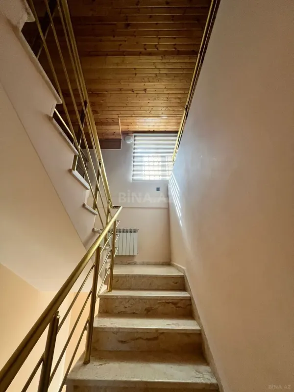 Satılır 7 otaqlı həyət evi 300 m²