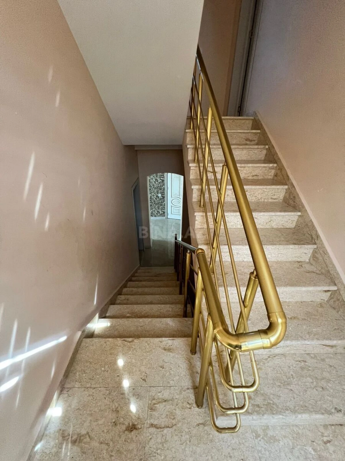 Satılır 7 otaqlı həyət evi 300 m²