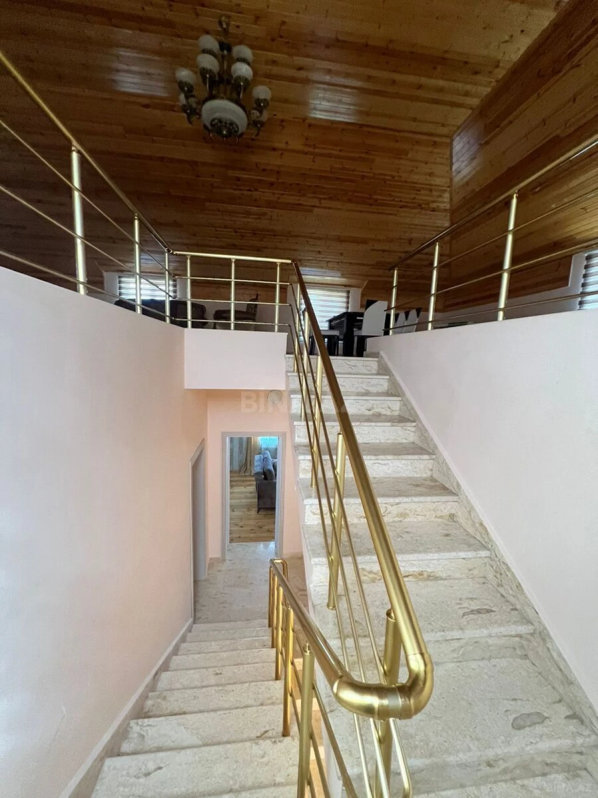Satılır 7 otaqlı həyət evi 300 m²