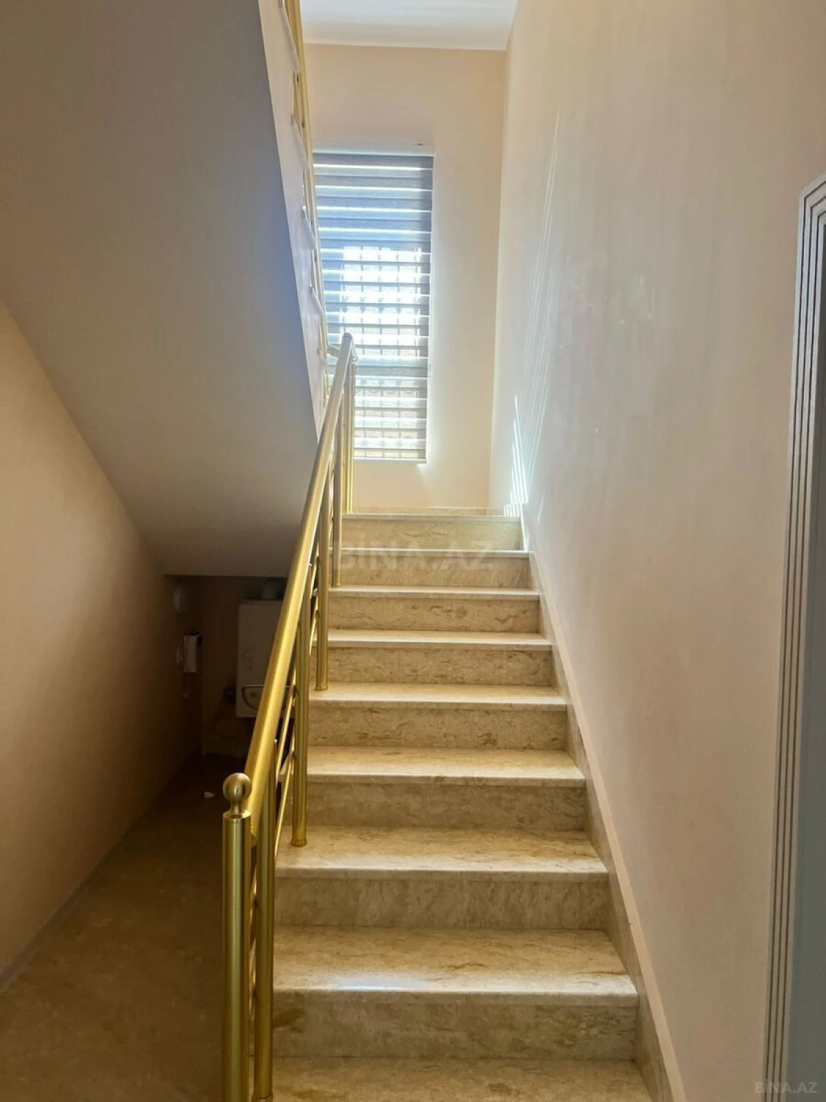 Satılır 7 otaqlı həyət evi 300 m²