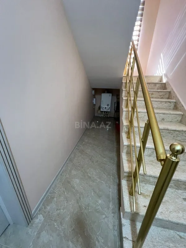 Satılır 7 otaqlı həyət evi 300 m²
