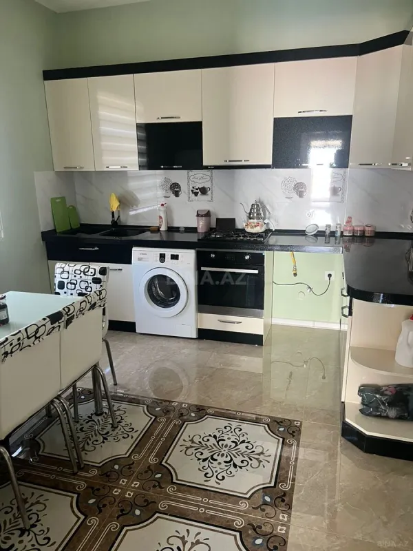 Satılır 7 otaqlı həyət evi 300 m²