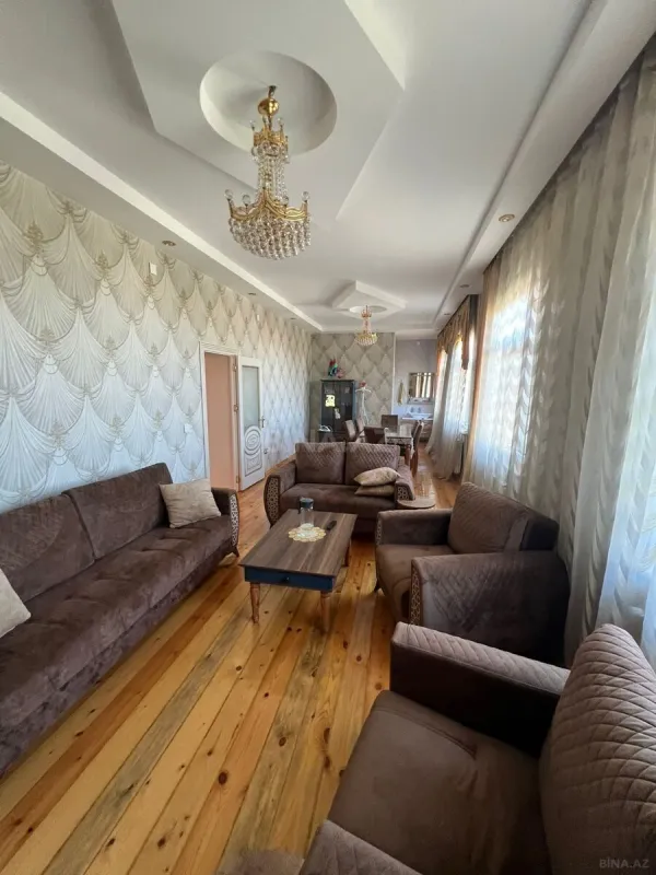 Satılır 7 otaqlı həyət evi 300 m²