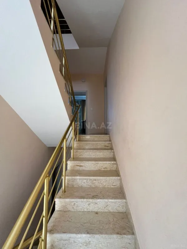 Satılır 7 otaqlı həyət evi 300 m²