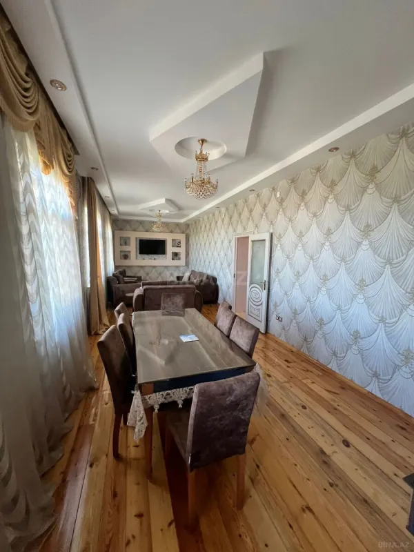 Satılır 7 otaqlı həyət evi 300 m²