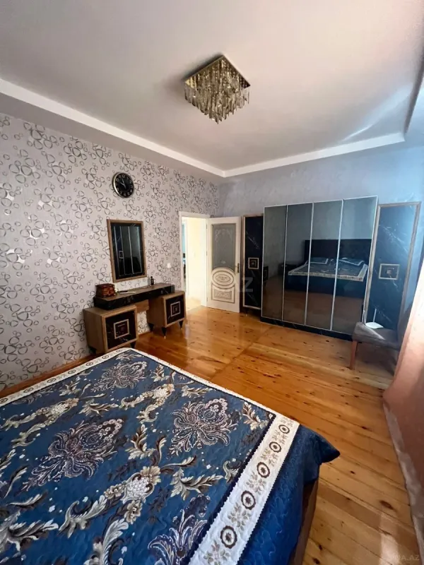 Satılır 7 otaqlı həyət evi 300 m²