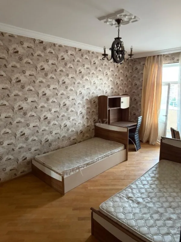 Satılır 4 otaqlı mənzil 169 m²