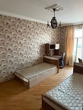 Satılır 4 otaqlı mənzil 169 m²