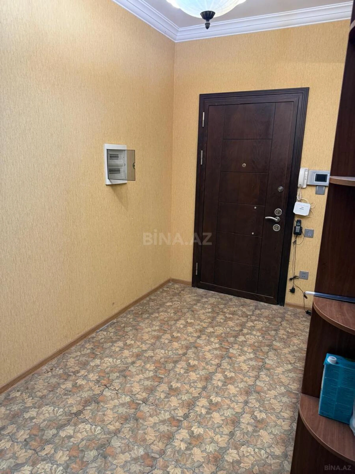 Satılır 4 otaqlı mənzil 169 m²