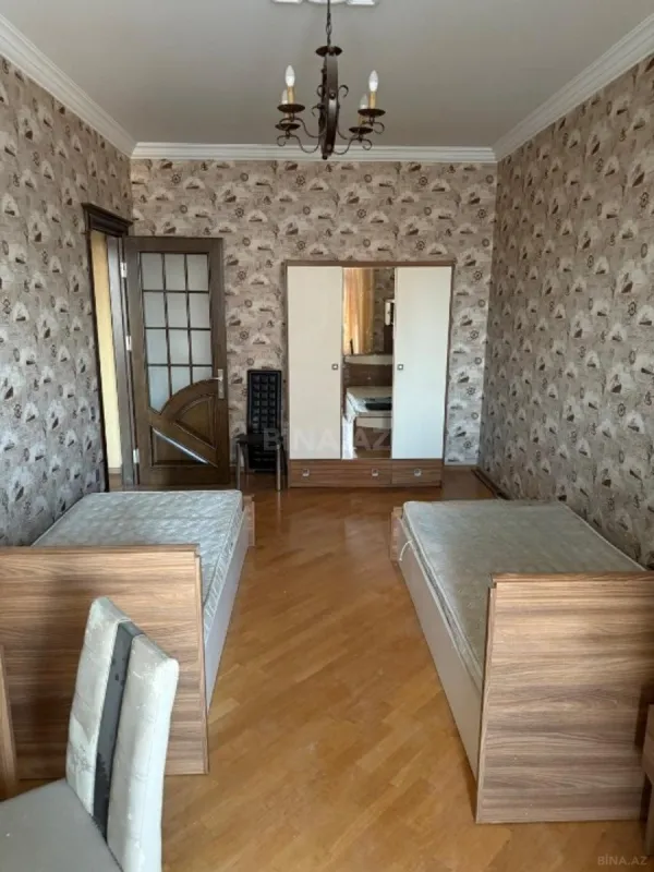 Satılır 4 otaqlı mənzil 169 m²