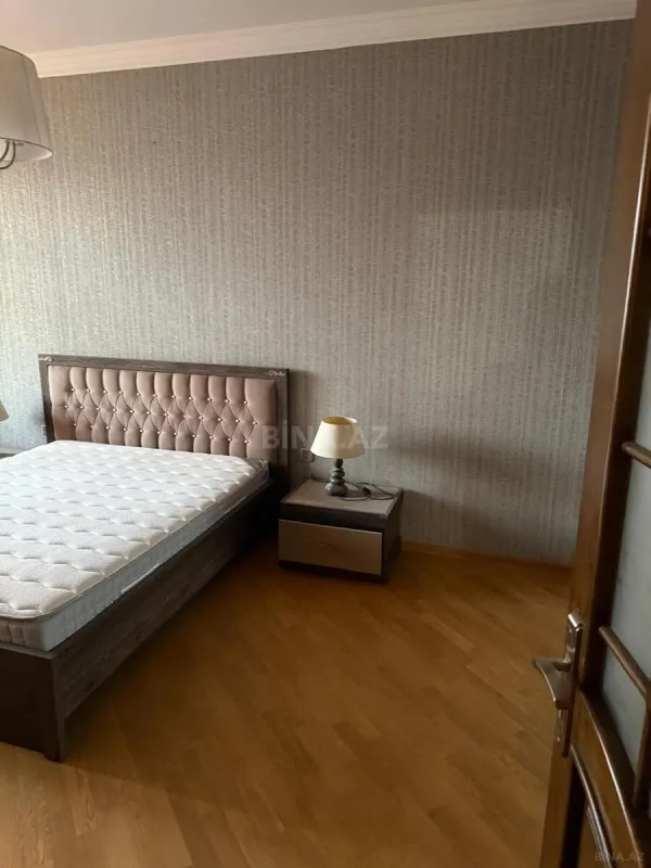 Satılır 4 otaqlı mənzil 169 m²
