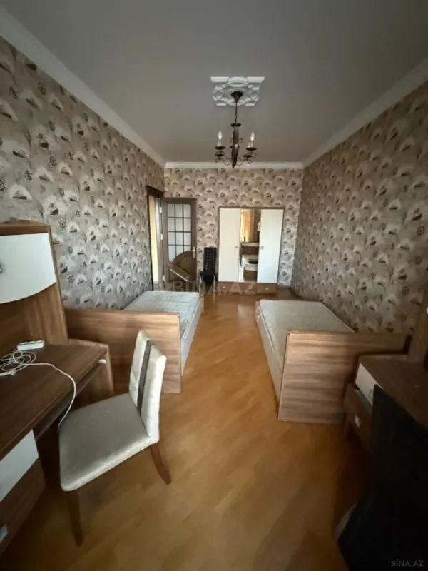Satılır 4 otaqlı mənzil 169 m²