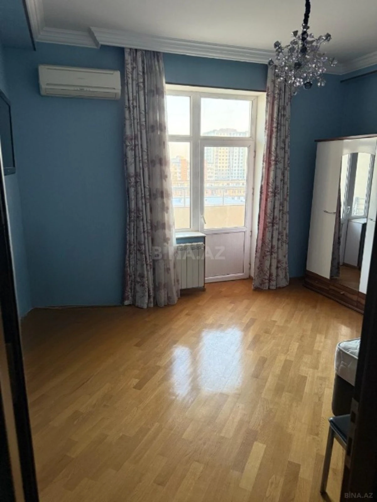 Satılır 4 otaqlı mənzil 169 m²
