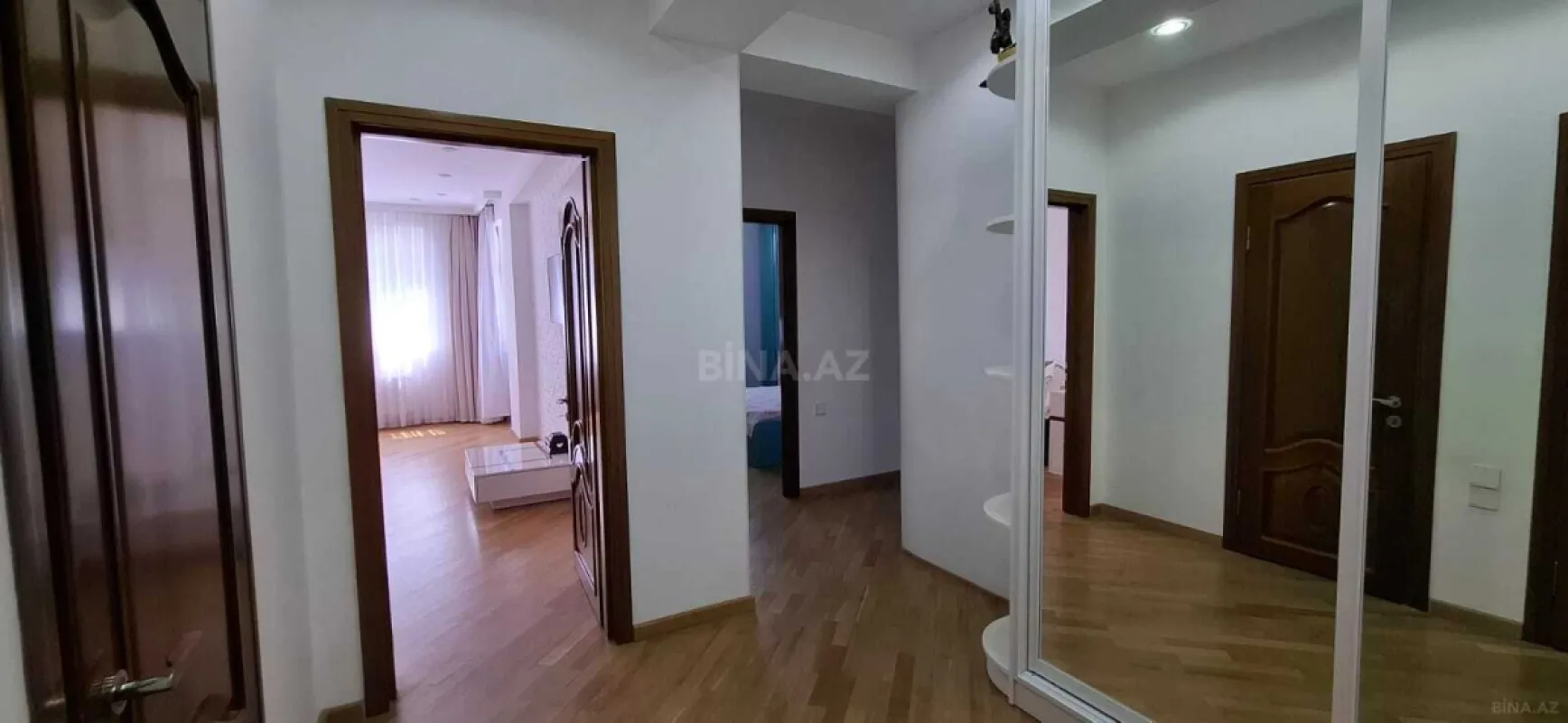Satılır 3 otaqlı mənzil 112 m²