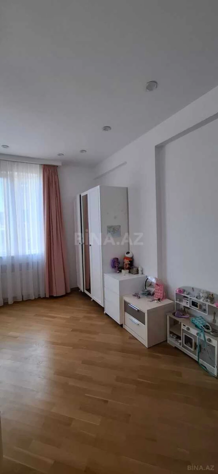 Satılır 3 otaqlı mənzil 112 m²
