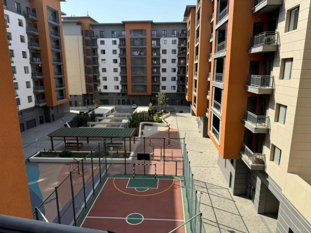 Satılır 5 otaqlı mənzil 193 m²