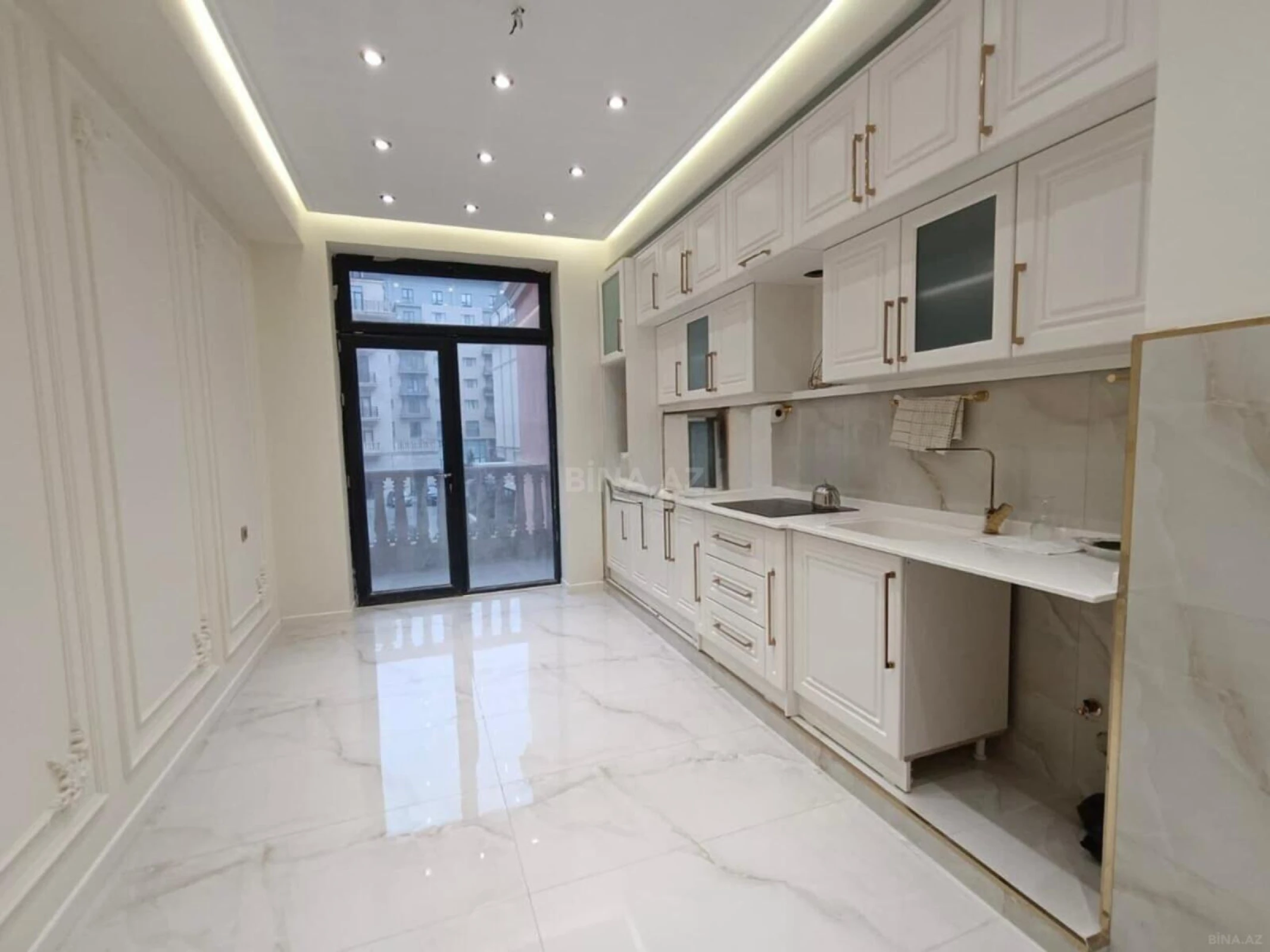 Satılır 5 otaqlı mənzil 193 m²