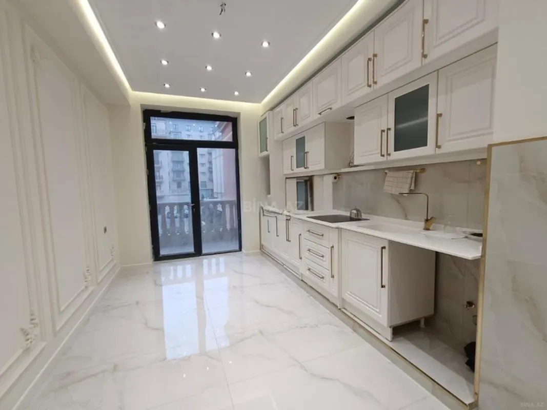 Satılır 5 otaqlı mənzil 193 m²