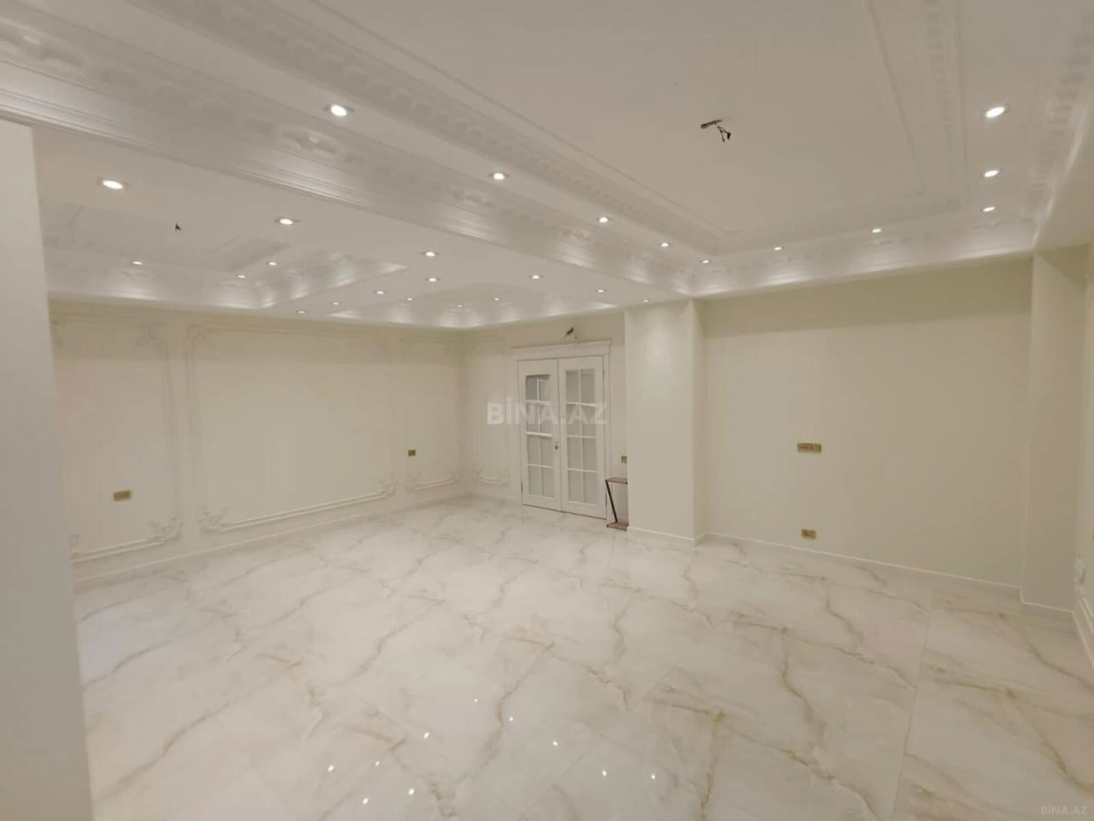 Satılır 5 otaqlı mənzil 193 m²