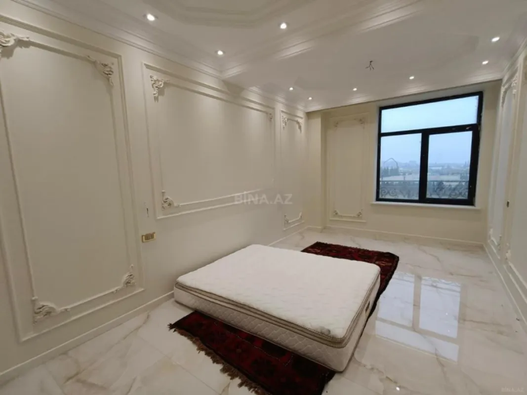 Satılır 5 otaqlı mənzil 193 m²
