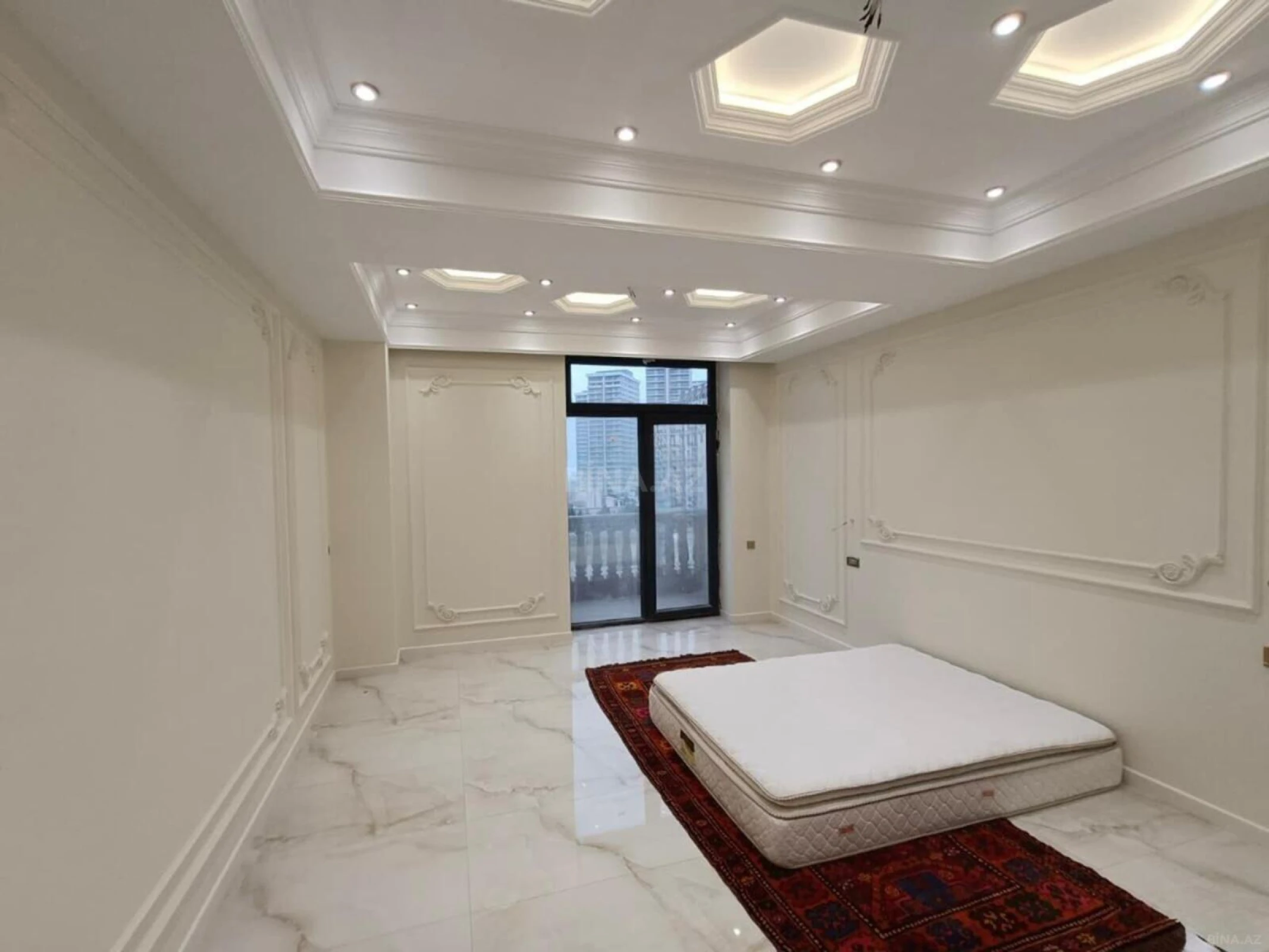Satılır 5 otaqlı mənzil 193 m²