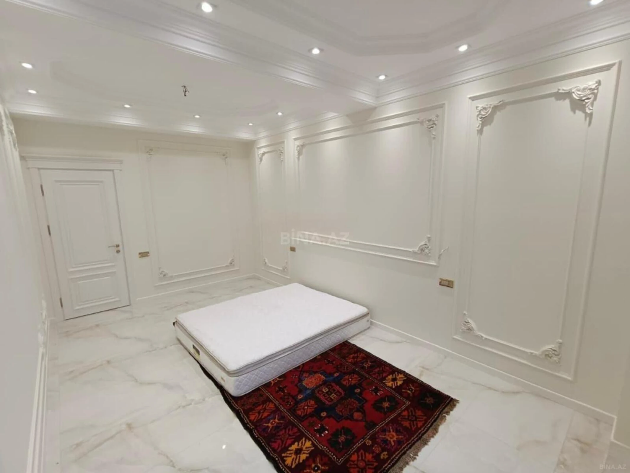 Satılır 5 otaqlı mənzil 193 m²