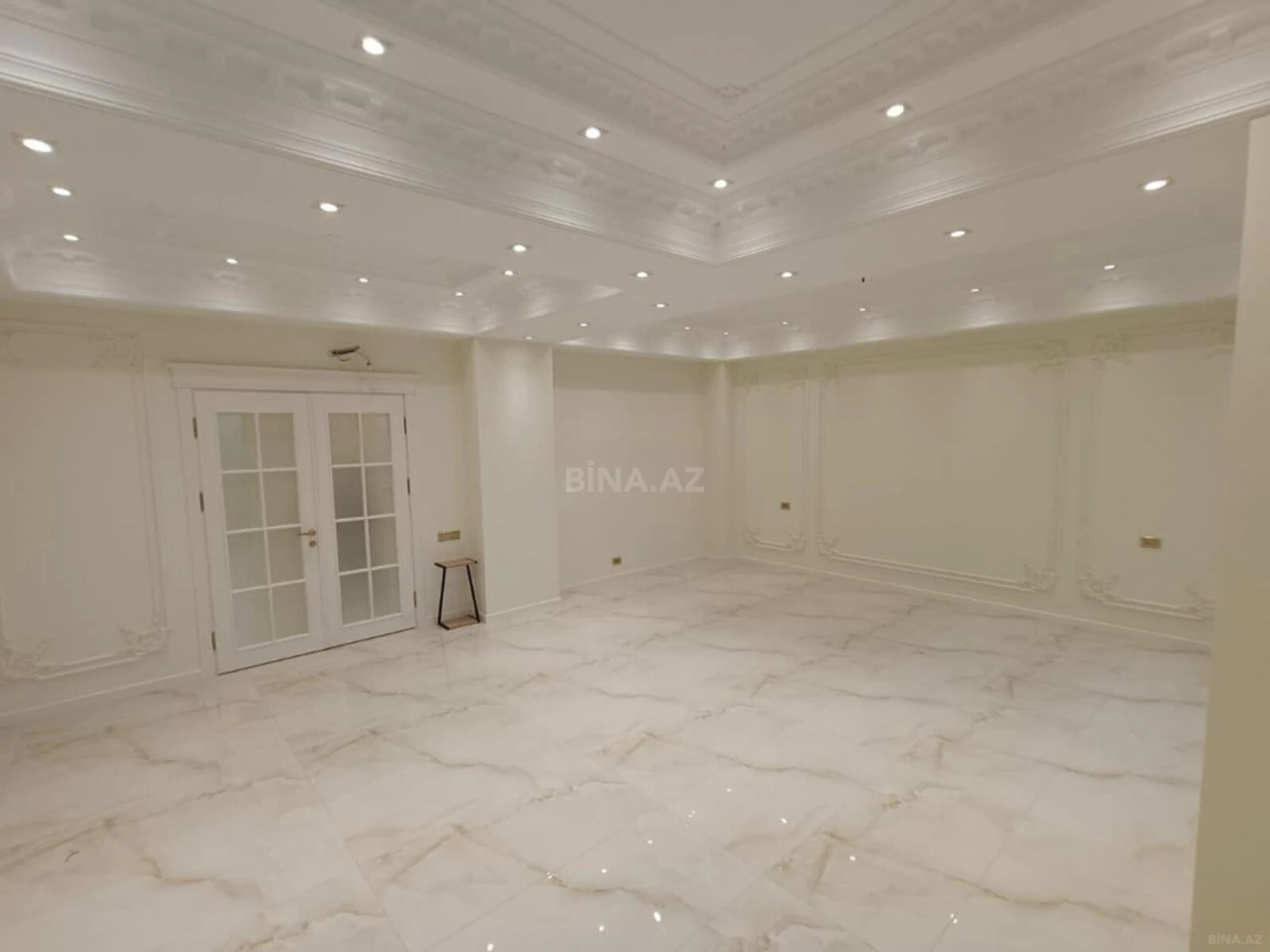 Satılır 5 otaqlı mənzil 193 m²