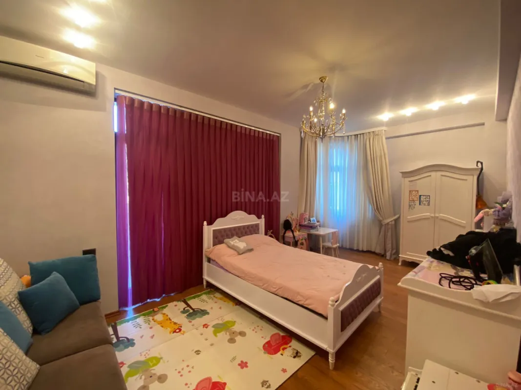 Satılır 4 otaqlı mənzil 175 m²