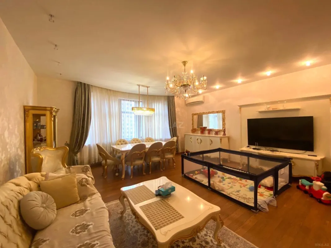 Satılır 4 otaqlı mənzil 175 m²