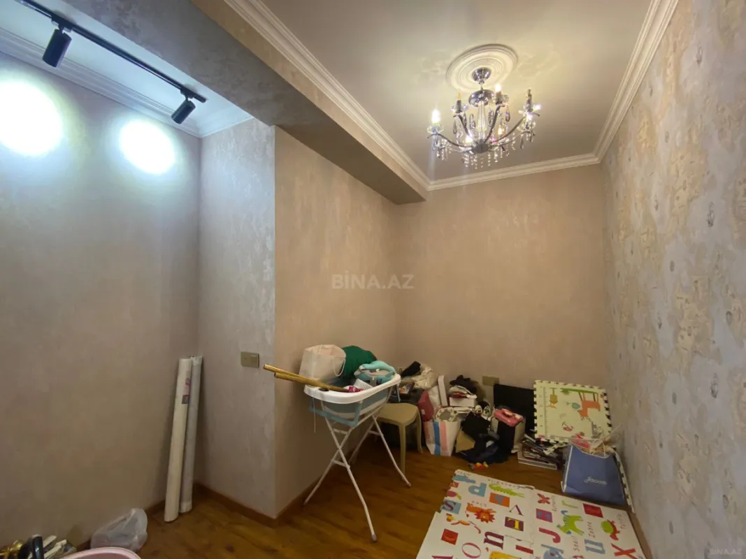 Satılır 4 otaqlı mənzil 175 m²