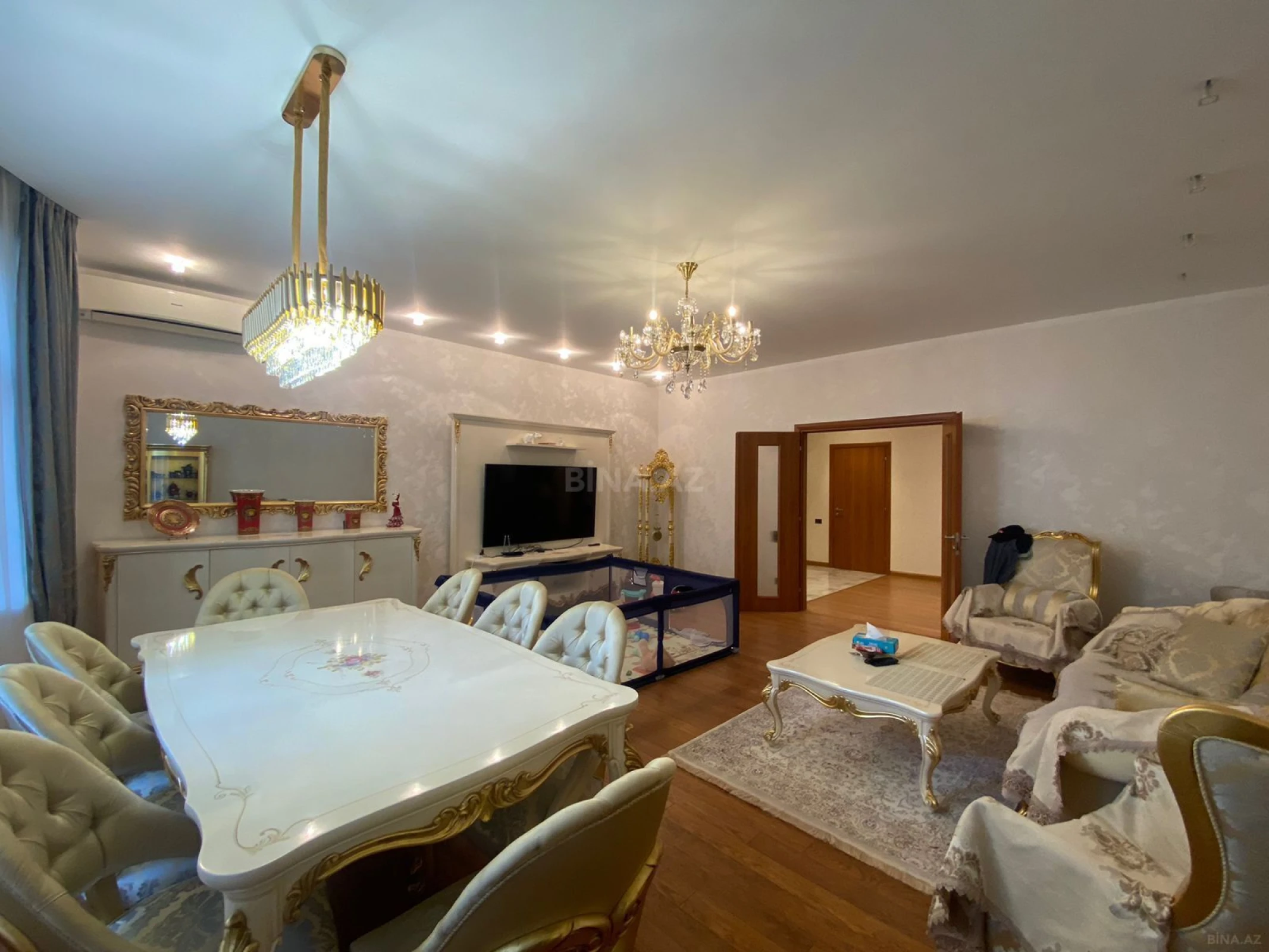 Satılır 4 otaqlı mənzil 175 m²