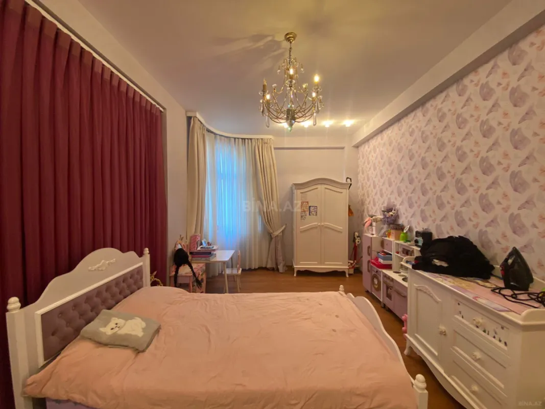 Satılır 4 otaqlı mənzil 175 m²