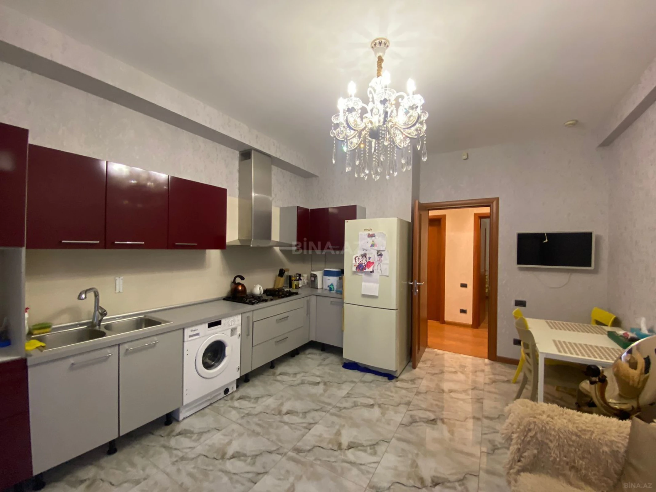 Satılır 4 otaqlı mənzil 175 m²