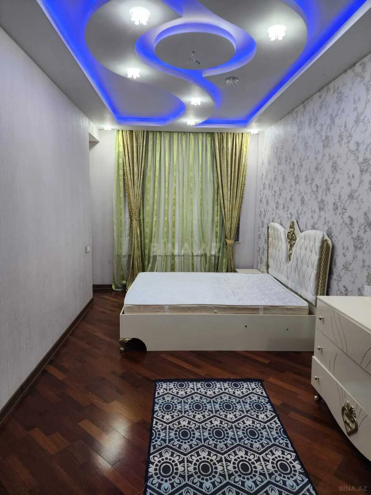 Kirayə verilir 3 otaqlı mənzil 115 m²