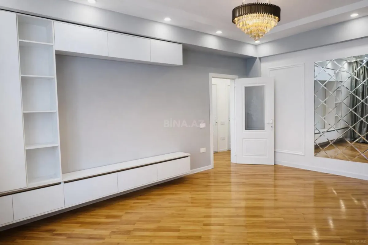 Satılır 3 otaqlı mənzil 115 m²