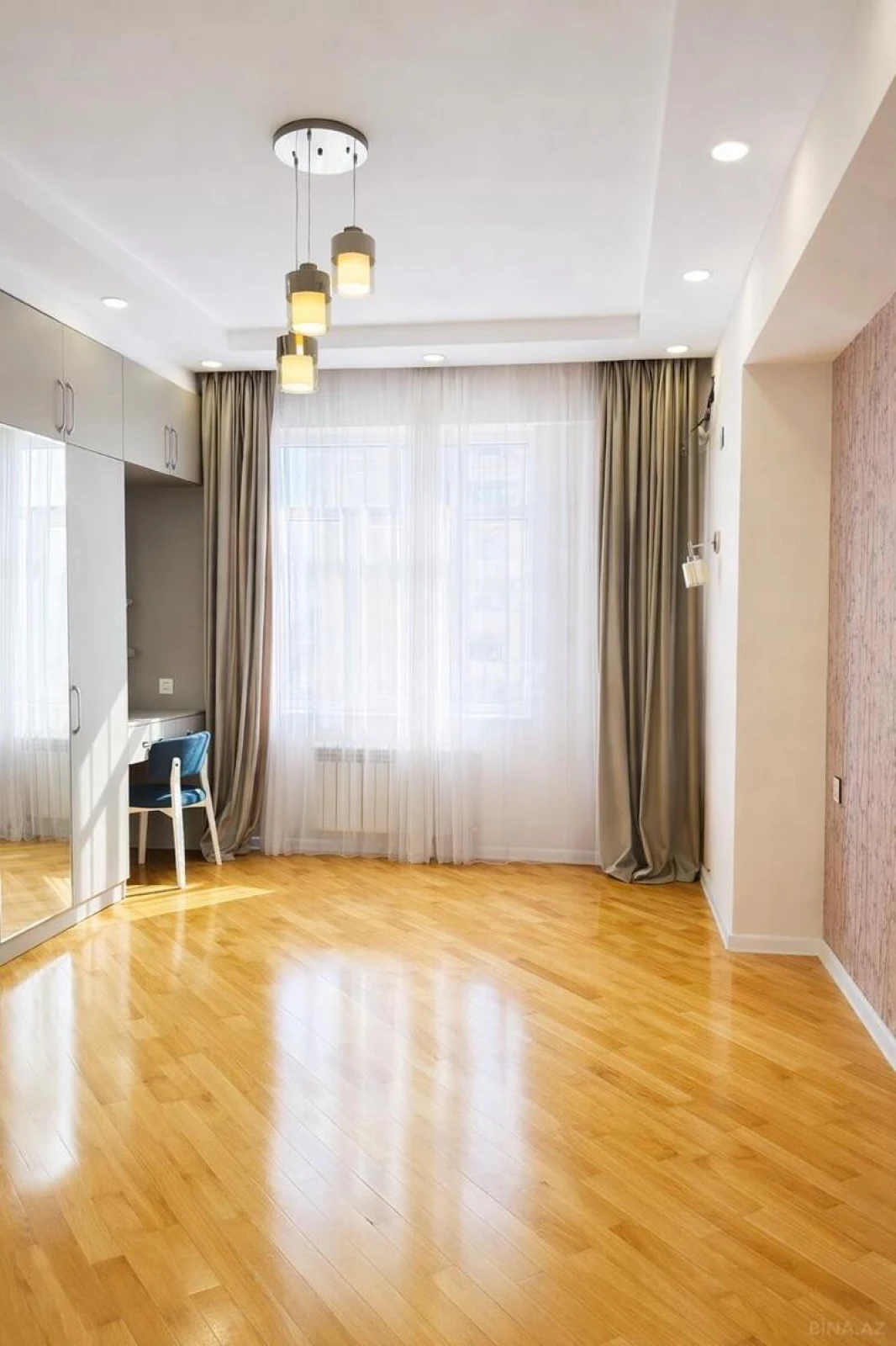 Satılır 3 otaqlı mənzil 115 m²