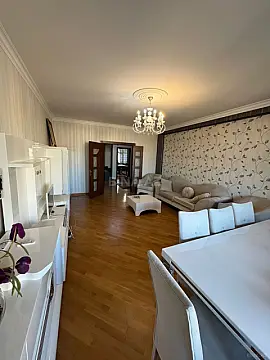 Satılır 4 otaqlı mənzil 171 m²