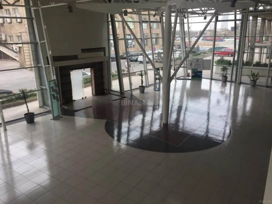 Kirayə verilir obyekt 740 m²