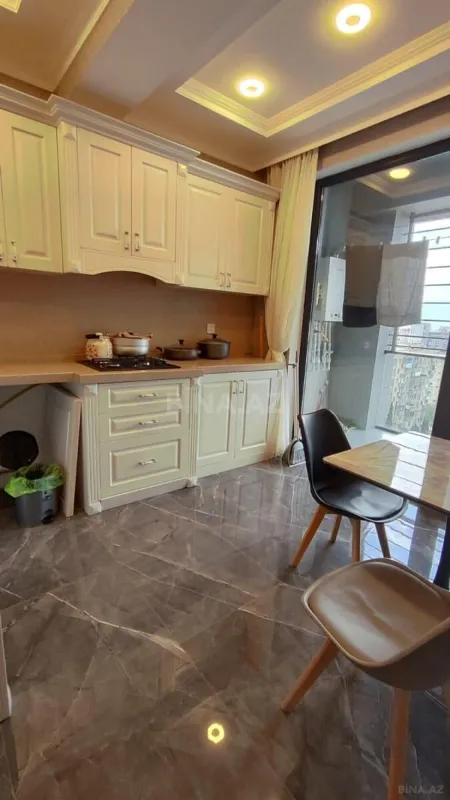 Kirayə verilir 3 otaqlı mənzil 105 m²