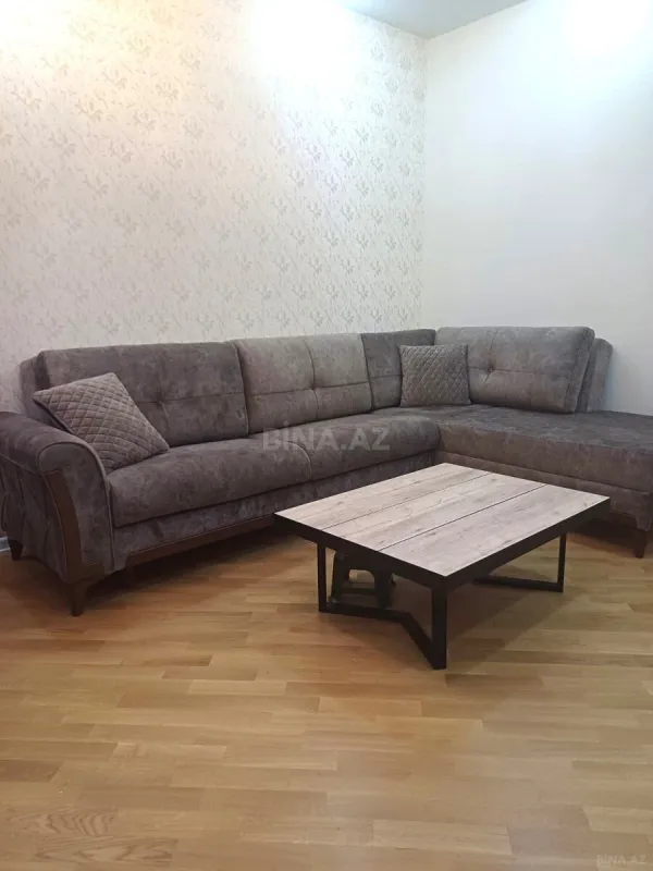 Kirayə verilir 2 otaqlı mənzil 120 m²