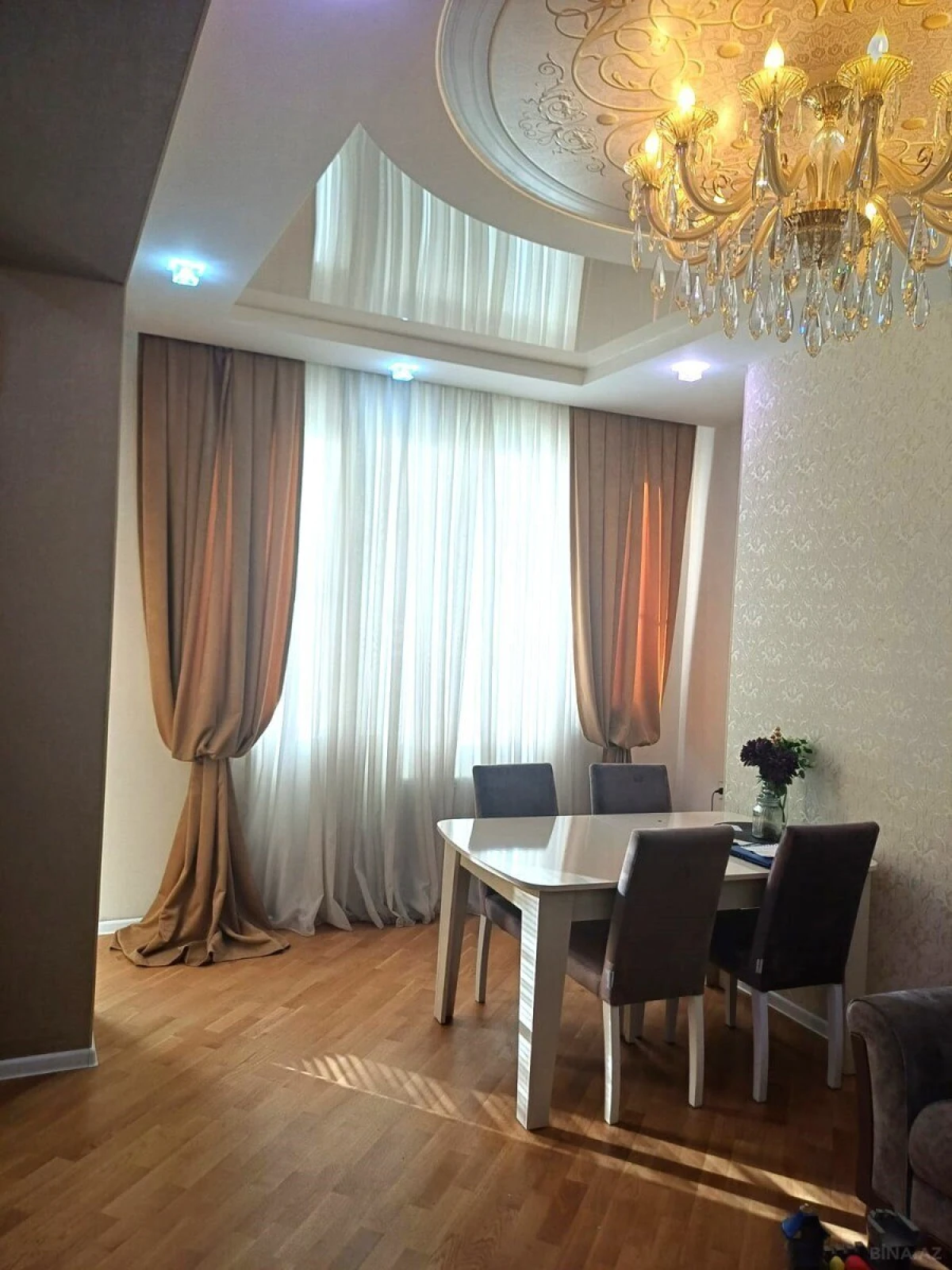 Kirayə verilir 2 otaqlı mənzil 120 m²