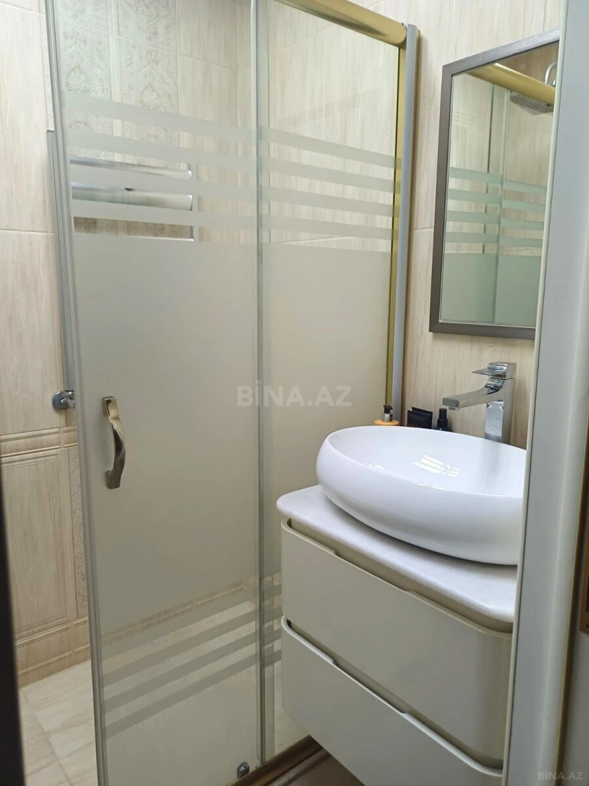 Kirayə verilir 2 otaqlı mənzil 120 m²