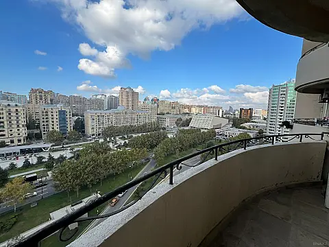 Kirayə verilir 3 otaqlı mənzil 123 m²