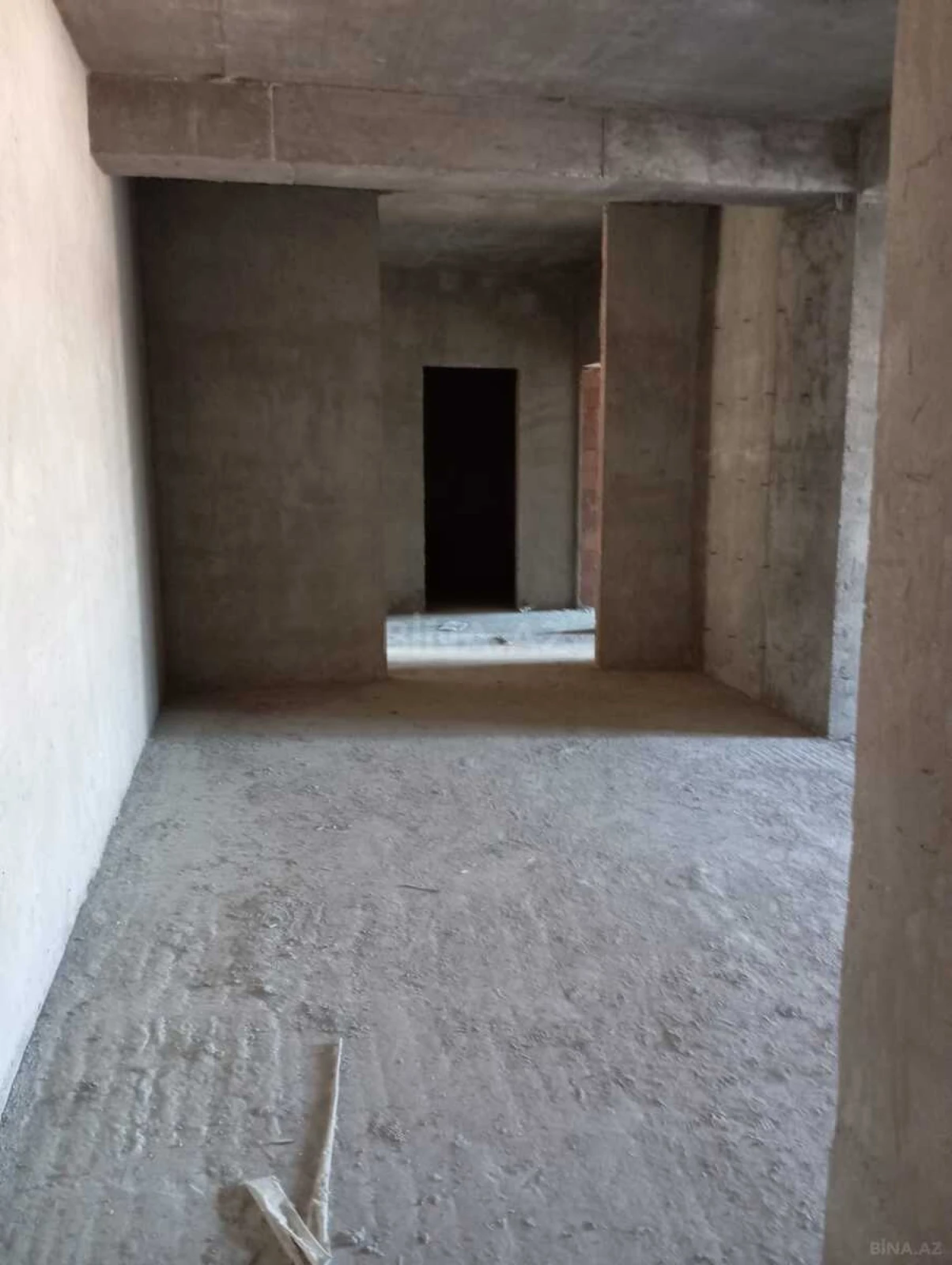 Satılır 4 otaqlı mənzil 182 m²