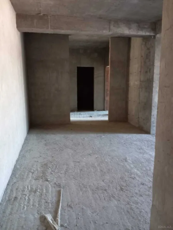 Satılır 4 otaqlı mənzil 182 m²