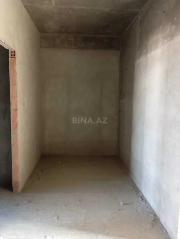 Satılır 4 otaqlı mənzil 182 m²
