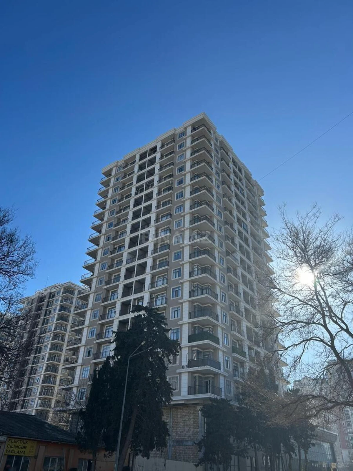 Satılır 4 otaqlı mənzil 182 m²