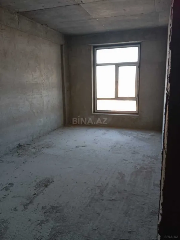 Satılır 4 otaqlı mənzil 182 m²